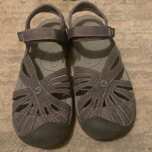 KEEN sandals gray elastic strap